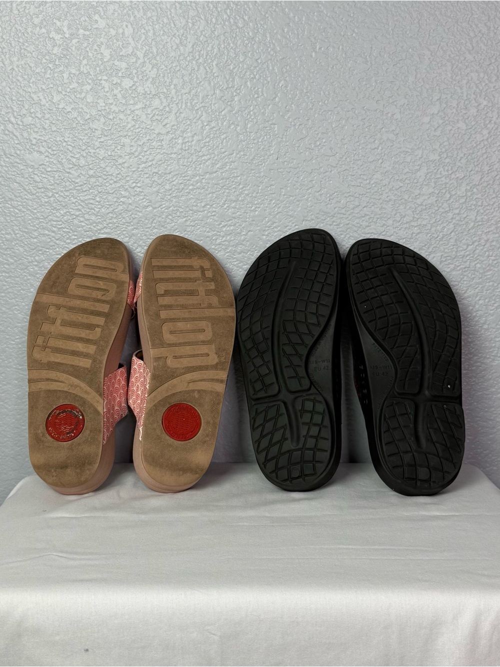 OOFOS Women’s slide and FitFlop sandal Size 11 - Picture 4 of 15